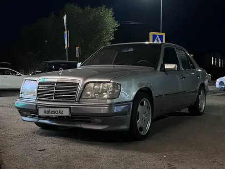 Mercedes-Benz E 280 1994 года за 2 300 000 тг. в Астана