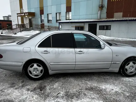 Mercedes-Benz E 320 1998 года за 3 000 000 тг. в Астана – фото 2