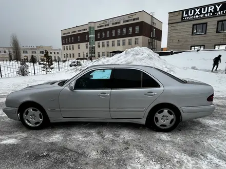 Mercedes-Benz E 320 1998 года за 3 000 000 тг. в Астана – фото 4