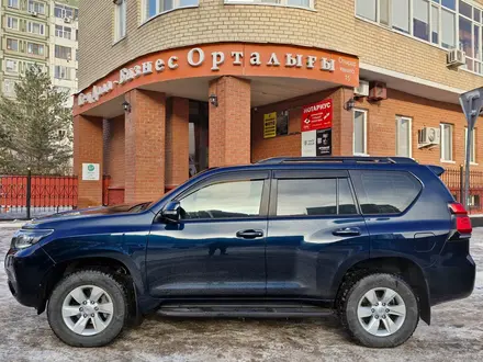 Toyota Land Cruiser Prado 2017 года за 21 000 000 тг. в Астана – фото 3