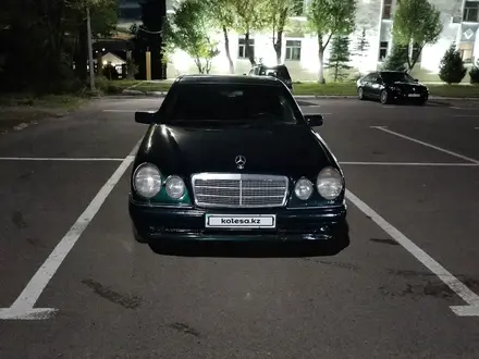 Mercedes-Benz E 200 1996 года за 2 400 000 тг. в Караганда – фото 4