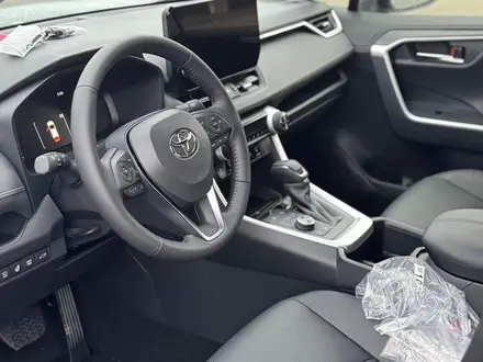 Toyota RAV4 Luxe+ 2025 года за 21 500 000 тг. в Актобе – фото 14