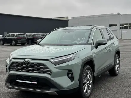 Toyota RAV4 Luxe+ 2025 года за 21 500 000 тг. в Актобе