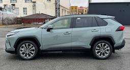 Toyota RAV4 Luxe+ 2025 года за 21 500 000 тг. в Актобе – фото 3