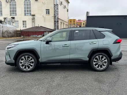 Toyota RAV4 Luxe+ 2025 года за 21 500 000 тг. в Актобе – фото 3
