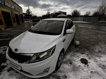 Kia Rio 2014 года за 4 850 000 тг. в Актобе – фото 2