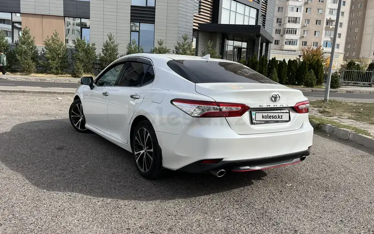 Toyota Camry 2018 года за 13 500 000 тг. в Алматы