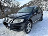 Volkswagen Touareg 2007 годаүшін7 200 000 тг. в Алматы