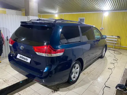 Toyota Sienna 2011 года за 9 800 000 тг. в Кульсары – фото 12