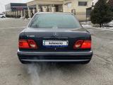 Mercedes-Benz E 320 1997 годаүшін3 500 000 тг. в Талдыкорган – фото 4