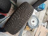 Покрышка 215.55.R17 за 27 000 тг. в Атырау