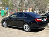 Toyota Camry 2012 года за 9 100 000 тг. в Актобе – фото 4