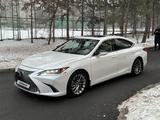 Lexus ES 300h 2019 года за 19 900 000 тг. в Алматы – фото 4