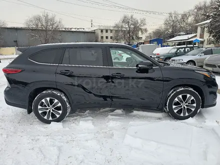 Toyota Highlander 2022 года за 20 500 000 тг. в Алматы – фото 4