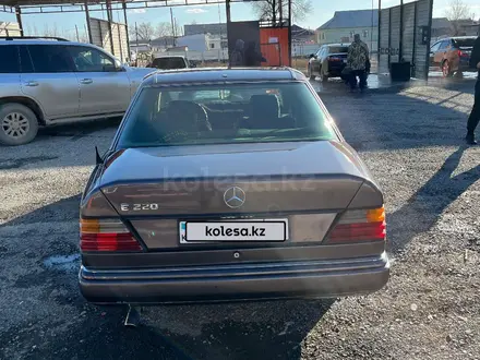 Mercedes-Benz E 200 1993 года за 1 100 000 тг. в Шиели – фото 6