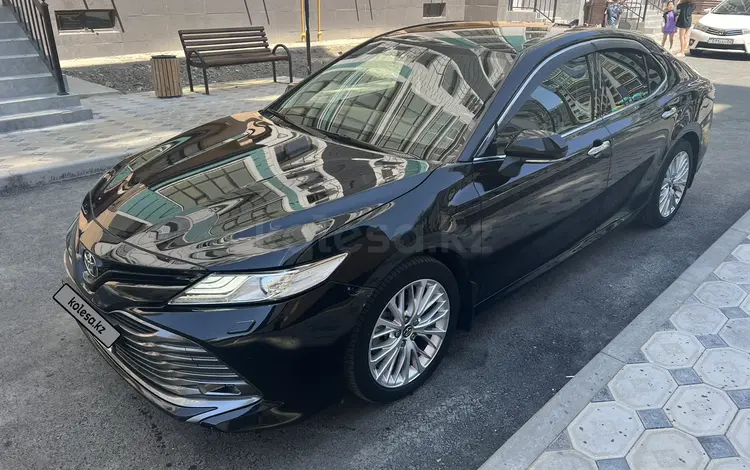 Toyota Camry 2018 года за 13 900 000 тг. в Атырау