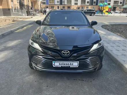 Toyota Camry 2018 года за 13 900 000 тг. в Атырау – фото 4