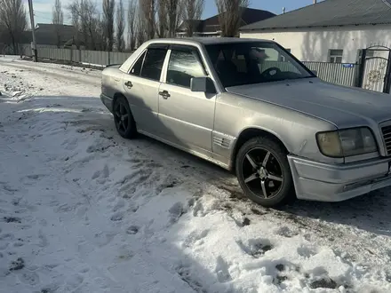 Mercedes-Benz E 220 1993 года за 1 500 000 тг. в Жанакорган – фото 2