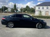 Toyota Camry 2015 года за 8 500 000 тг. в Актобе – фото 2