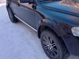 Volkswagen Touareg 2004 года за 4 000 000 тг. в Актобе – фото 3