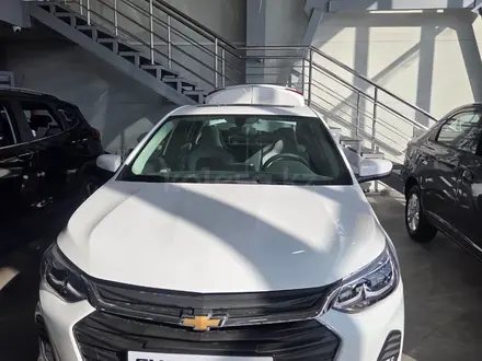 Chevrolet Onix Premier 1 2026 года за 7 990 000 тг. в Петропавловск – фото 8