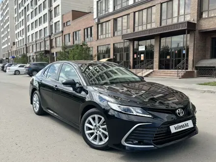 Toyota Camry 2021 года за 14 000 000 тг. в Астана