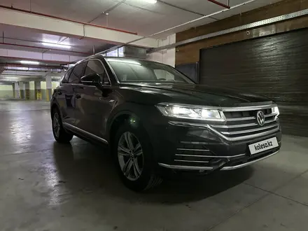 Volkswagen Touareg 2022 года за 26 300 000 тг. в Алматы – фото 6