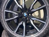 Оригинальные диски на BMW X7 с резиной Continental Premium Contact 6 RUN FL за 3 500 000 тг. в Алматы – фото 2