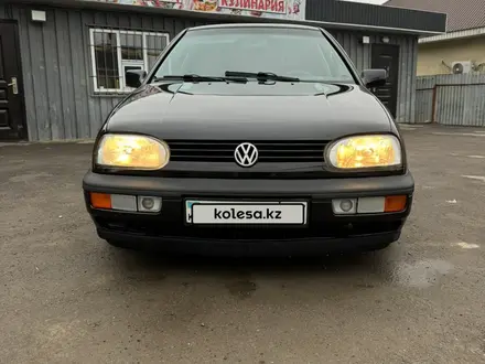 Volkswagen Golf 1994 года за 2 800 000 тг. в Алматы