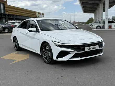 Hyundai Elantra 2024 года за 8 250 000 тг. в Караганда – фото 2