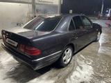 Mercedes-Benz E 230 1997 годаfor2 800 000 тг. в Караганда – фото 4