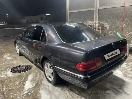 Mercedes-Benz E 230 1997 года за 2 800 000 тг. в Караганда – фото 6