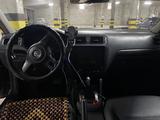 Volkswagen Jetta 2010 года за 4 500 000 тг. в Астана – фото 2