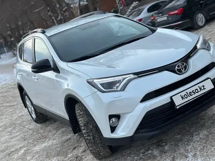 Toyota RAV4 2019 года за 14 000 000 тг. в Актобе