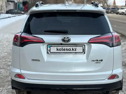 Toyota RAV4 2019 года за 14 000 000 тг. в Актобе – фото 4