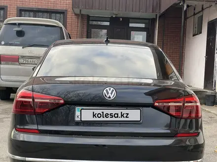 Volkswagen Passat 2019 года за 8 300 000 тг. в Алматы – фото 4