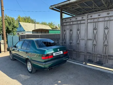 Volkswagen Vento 1995 года за 1 600 000 тг. в Шу – фото 5