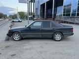 Mercedes-Benz E 430 1991 годаүшін3 300 000 тг. в Актобе – фото 2