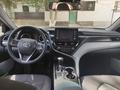 Toyota Camry 2021 годаүшін11 000 000 тг. в Актау – фото 10