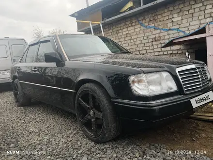 Mercedes-Benz E 220 1995 года за 2 600 000 тг. в Экибастуз – фото 4