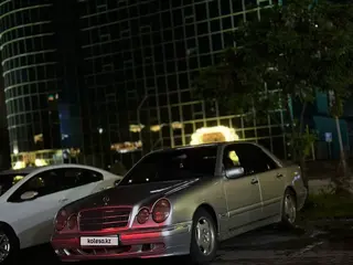 Mercedes-Benz E 230