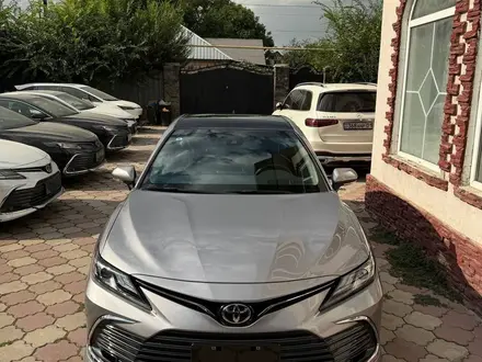 Toyota Camry 2023 года за 15 400 000 тг. в Алматы