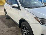 Toyota RAV4 2018 годаүшін13 300 000 тг. в Жанаозен – фото 2