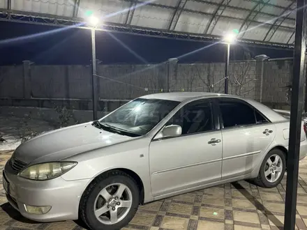 Toyota Camry 2005 года за 5 000 000 тг. в Шымкент – фото 2