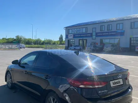 Hyundai Elantra 2017 года за 3 800 000 тг. в Уральск – фото 4