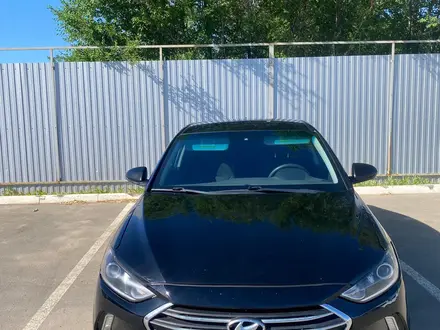 Hyundai Elantra 2017 года за 3 800 000 тг. в Уральск – фото 3