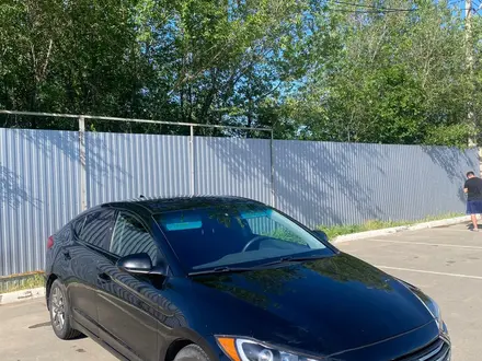 Hyundai Elantra 2017 года за 3 800 000 тг. в Уральск