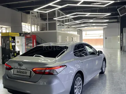 Toyota Camry 2021 года за 14 000 000 тг. в Семей – фото 4