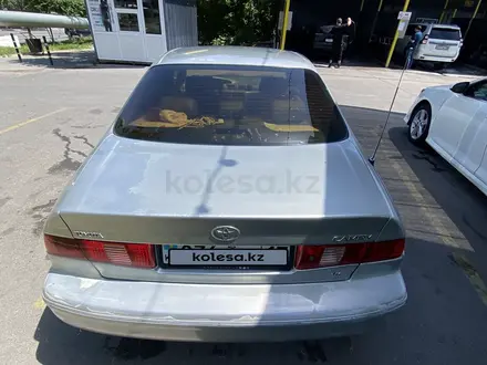 Toyota Camry 2000 года за 3 100 000 тг. в Шымкент – фото 3