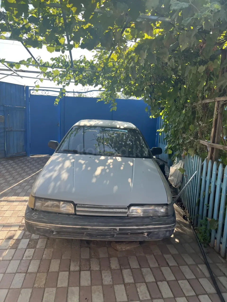 Mazda 626, 1990